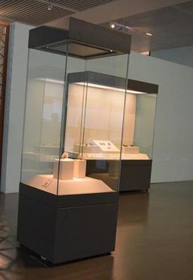 山東博物館展柜定制批發(fā)出售 一體化設(shè)計(jì)與上門安裝服務(wù)解析
